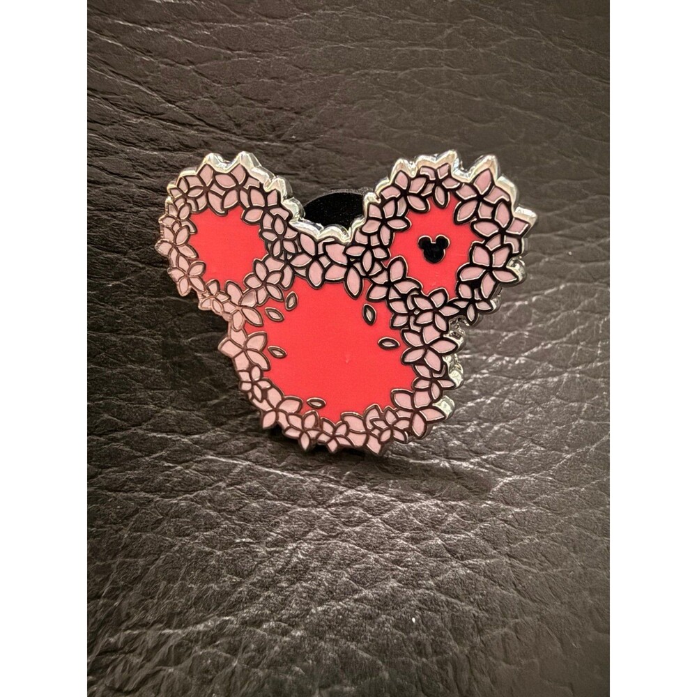 Shanghai Disney Resort Hidden Mickey Flower Garland Wreath pin.